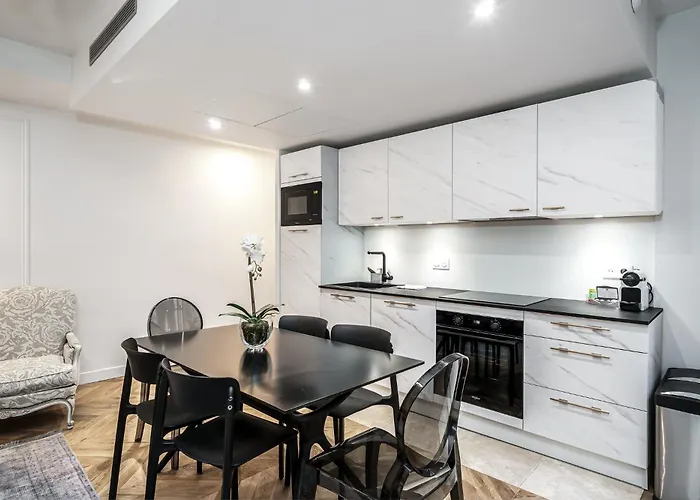 アパート デュ ルーヴル ル マレ *