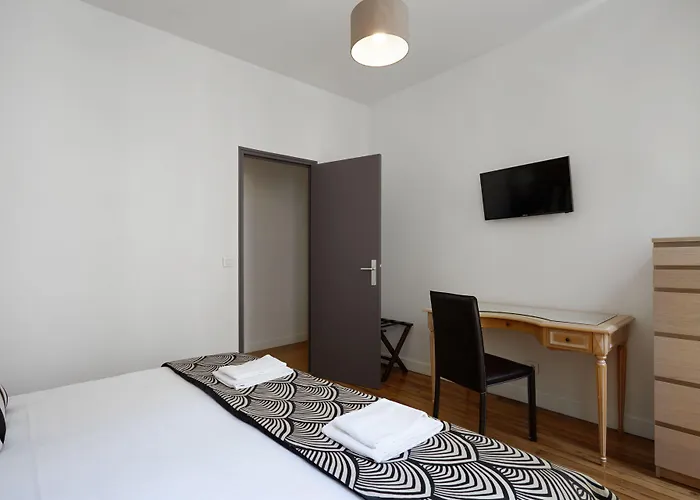 アパート デュ ルーヴル ル マレ *