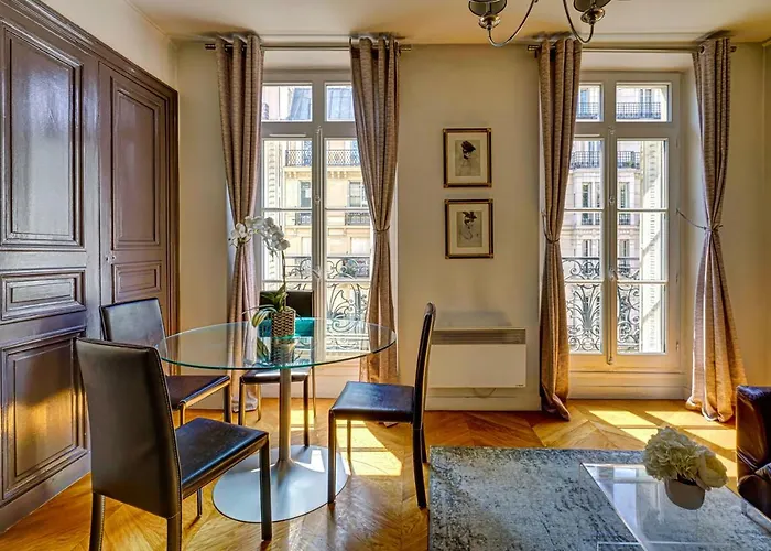 アパート デュ ルーヴル ル マレ パリ